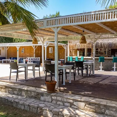 Ladonia Zemda Hotell 3*